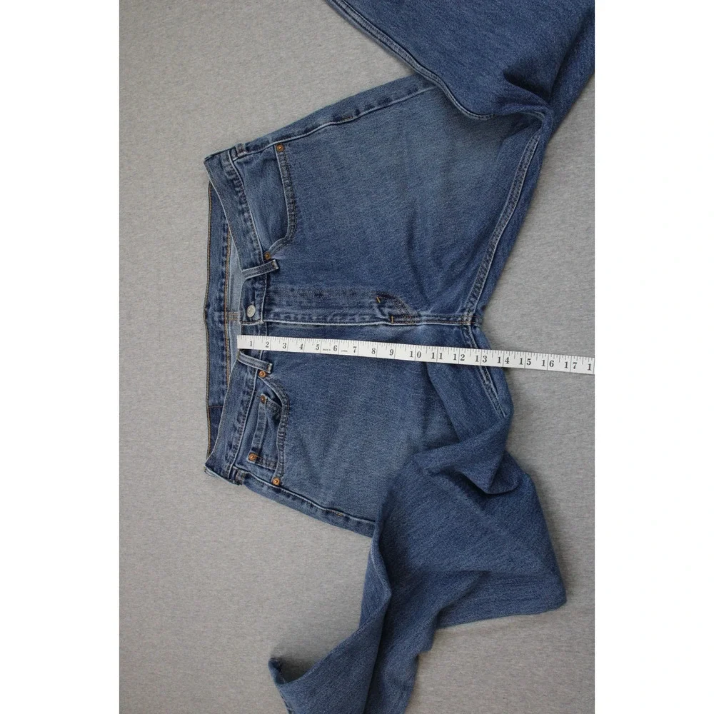 Levi's Jeans Mens 36x32 Blue 505 Straight Leg Medium Wash Classic Denim